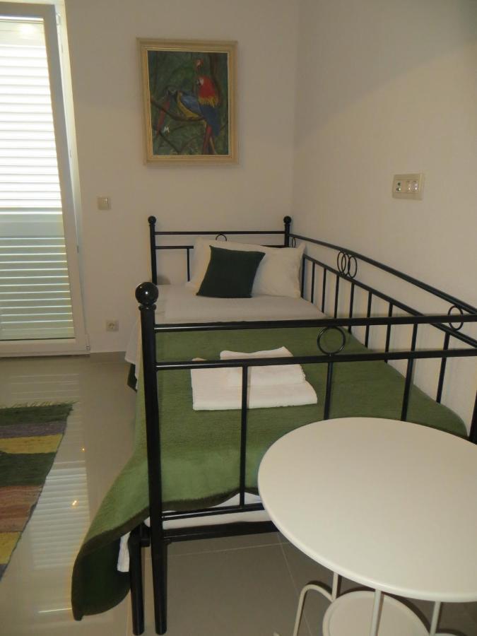 Apartments Lucija Brela Extérieur photo
