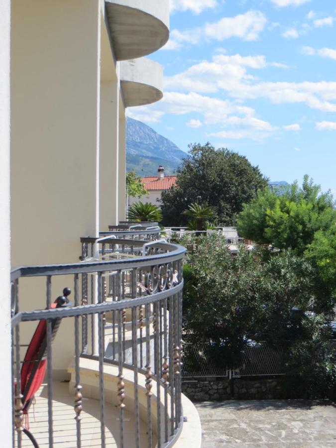 Apartments Lucija Brela Extérieur photo