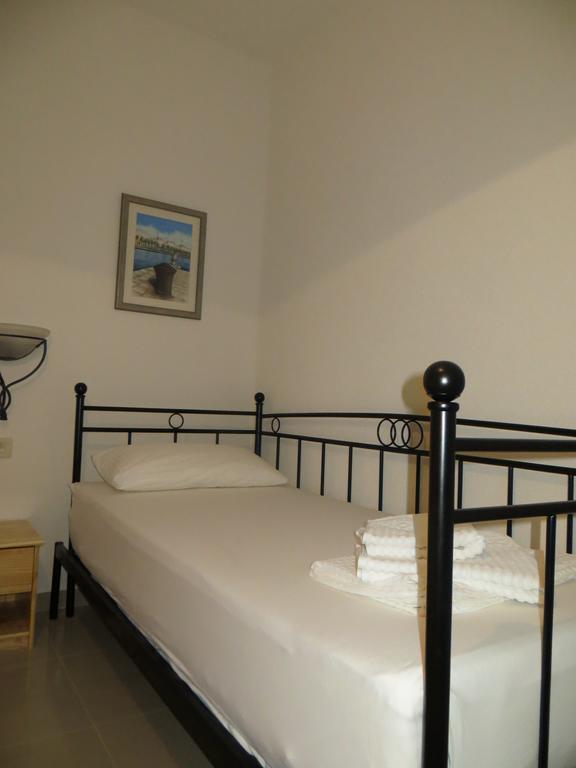 Apartments Lucija Brela Chambre photo