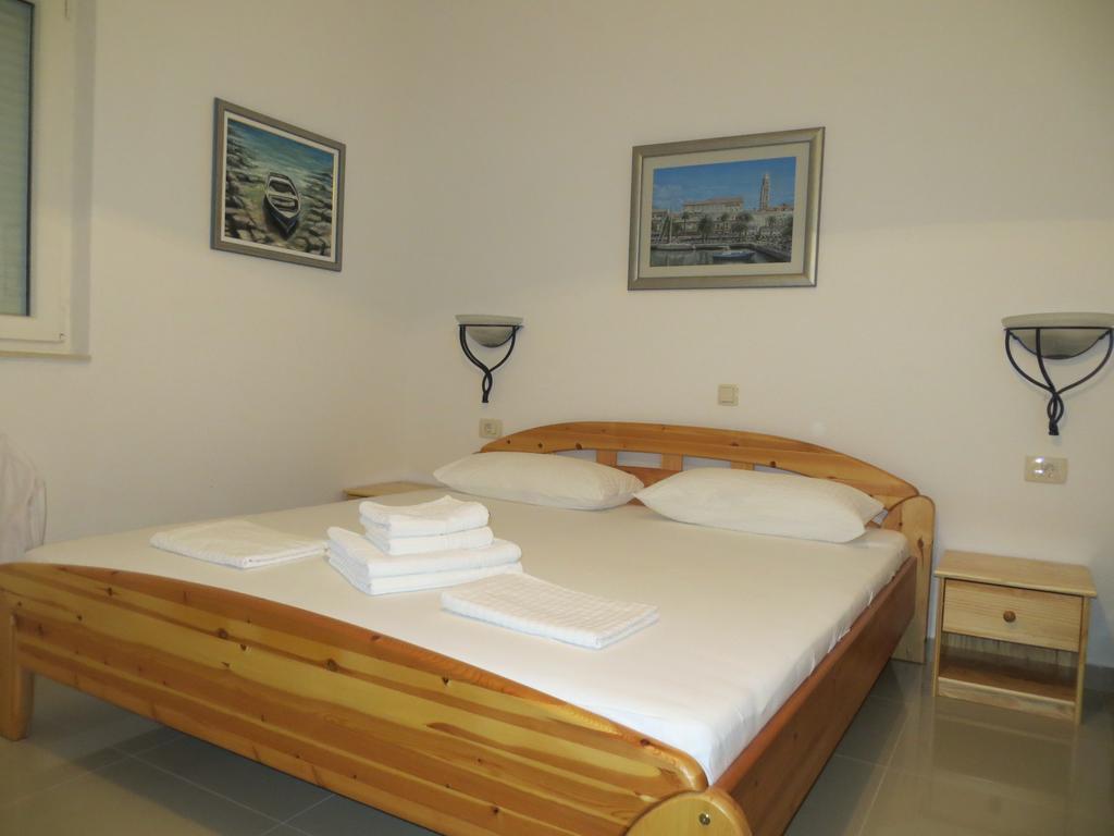 Apartments Lucija Brela Chambre photo