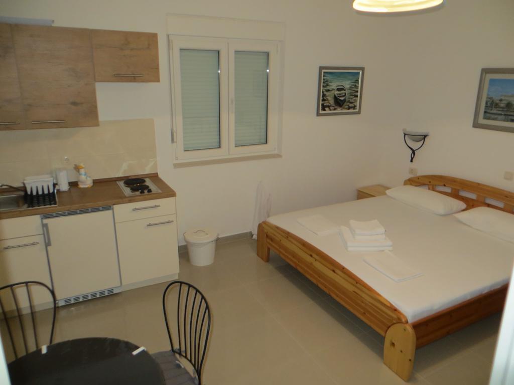 Apartments Lucija Brela Chambre photo