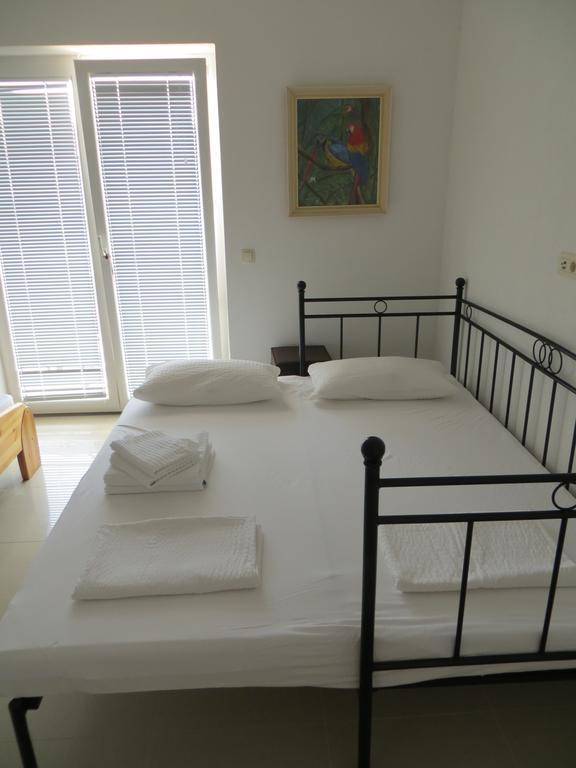 Apartments Lucija Brela Chambre photo