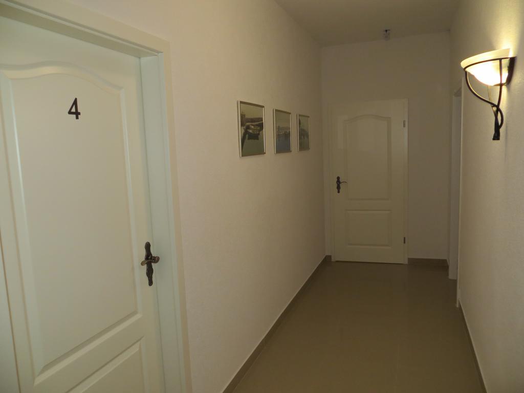 Apartments Lucija Brela Extérieur photo