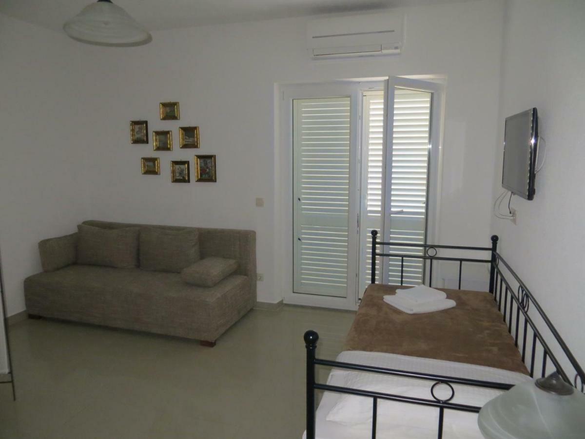 Apartments Lucija Brela Extérieur photo